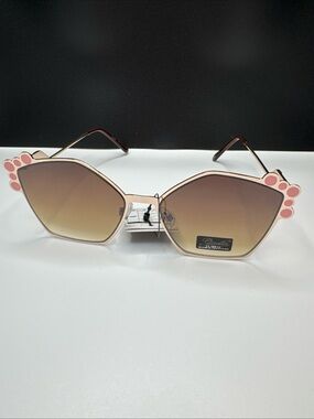 Chic Cat-Eye Pink Sunglasses with Paw Accent